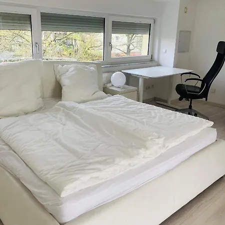 Ganzes Haus, Comfortable Complete House - 3 Big Bed - High Wlan - 5 Minutes From Fair Trade- Expo Plaza And Messe - With Working Places, Roof Garden, Garden With Barbecue