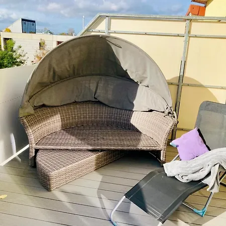 Feriehus Ganzes Haus, Comfortable Complete House - 3 Big Bed - High Wlan - 5 Minutes From Fair Trade- Expo Plaza And Messe - With Working Places, Roof Garden, Garden With Barbecue Hannover