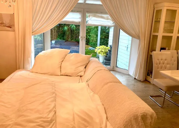 Prázdninový dům Ganzes Haus Nahe Messe Und Nur 15 Min Zentrum-hannover - Including Parking - Wlan - Komplett Ausgestattet - 3 Schlafraeume - Whole Near Fair - And Only 15 Min Centre Of - 3 Bed - Highwlan - With Working Places - Garden Hannover