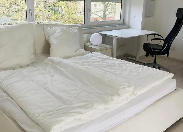 Ganzes Haus Nahe Messe Und Nur 15 Min Zentrum-hannover - Including Parking - Wlan - Komplett Ausgestattet - 3 Schlafraeume - Whole Near Fair - And Only 15 Min Centre Of - 3 Bed - Highwlan - With Working Places - Garden