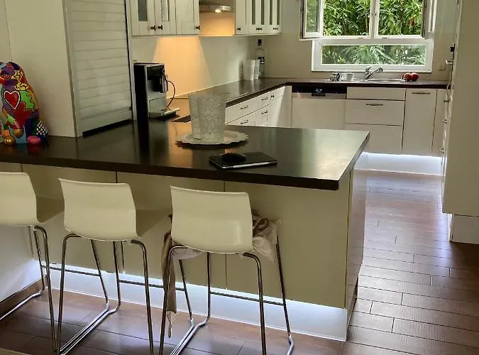 Semesterbostad Ganzes Haus Nahe Messe Und Nur 15 Min Zentrum-hannover - Including Parking - Wlan - Komplett Ausgestattet - 3 Schlafraeume - Whole Near Fair - And Only 15 Min Centre Of - 3 Bed - Highwlan - With Working Places - Garden