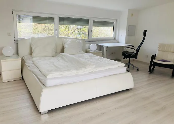 Ganzes Haus Nahe Messe Und Nur 15 Min Zentrum-hannover - Including Parking - Wlan - Komplett Ausgestattet - 3 Schlafraeume - Whole Near Fair - And Only 15 Min Centre Of - 3 Bed - Highwlan - With Working Places - Garden Hannover