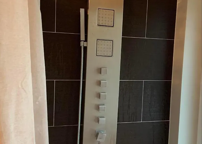 Semesterbostad Ganzes Haus Nahe Messe Und Nur 15 Min Zentrum-hannover - Including Parking - Wlan - Komplett Ausgestattet - 3 Schlafraeume - Whole Near Fair - And Only 15 Min Centre Of - 3 Bed - Highwlan - With Working Places - Garden *